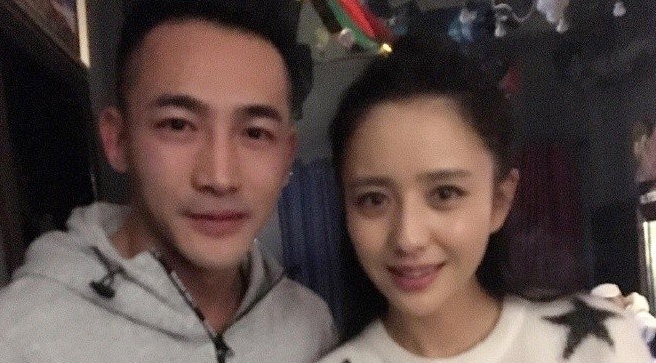 Dong Le A len tieng ve tin ngoai tinh hinh anh