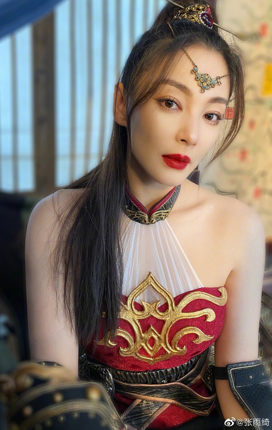 Trieu Vy gian lan kinh te anh 3