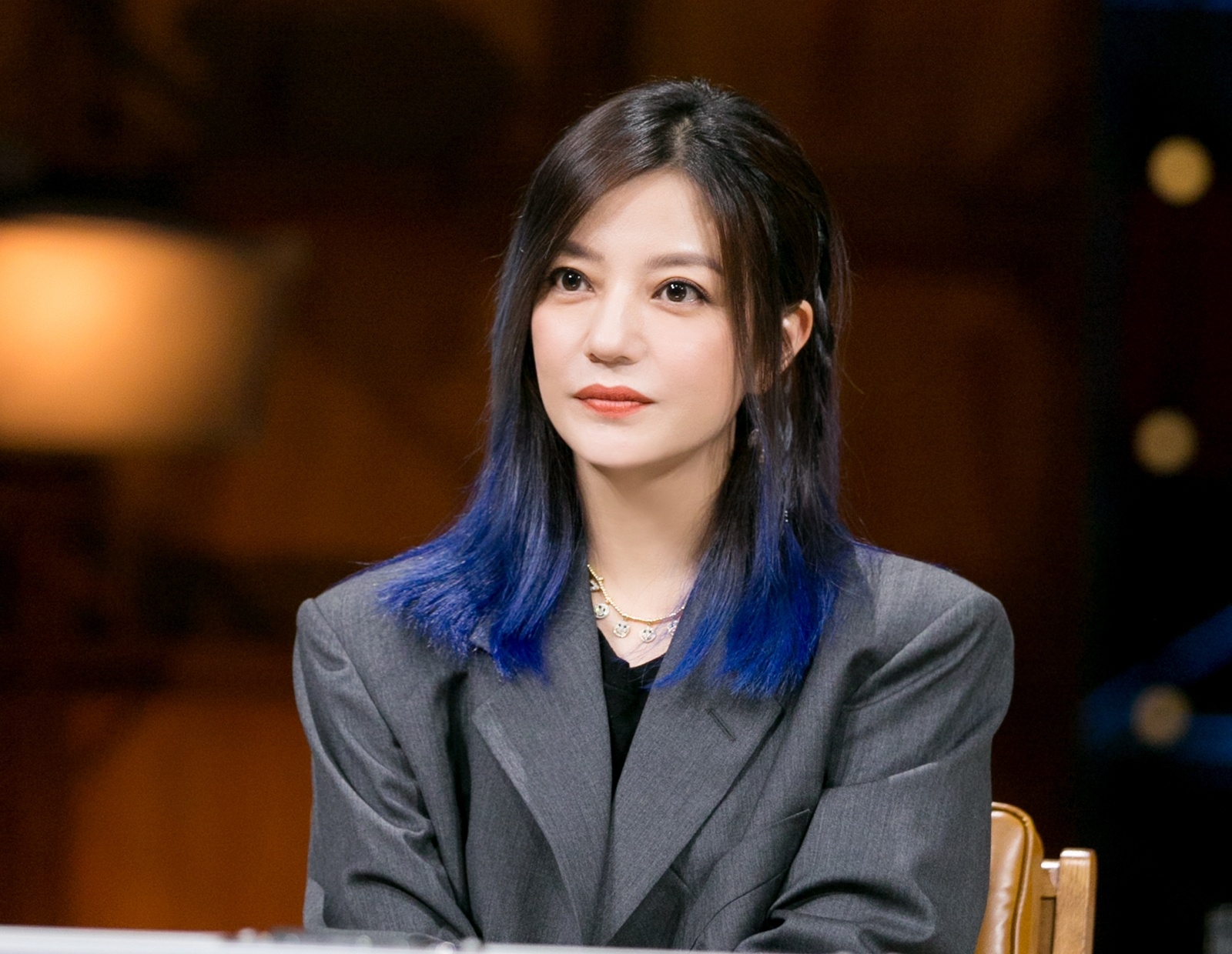 Trieu Vy gian lan kinh te anh 7