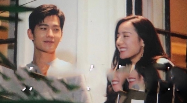 Anh hau truong cua Dich Le Nhiet Ba va Duong Duong hinh anh