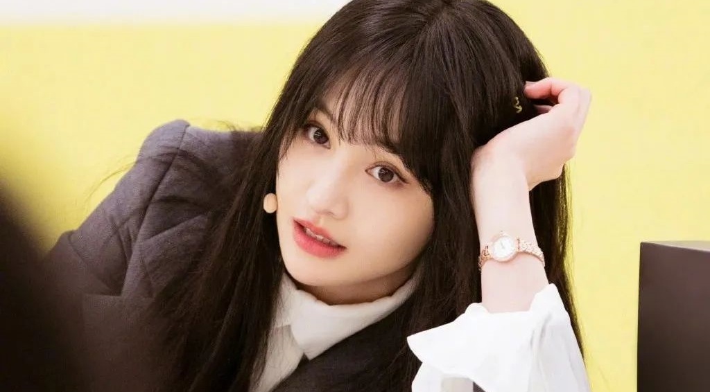 Trinh Sang bi chi trich vi thuong xuyen su dung dien thoai khi quay hinh anh