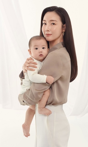Choi Ji Woo sinh con anh 3