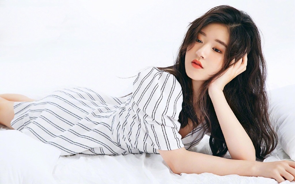 Trieu Lo Tu - nu hoang chieu tro moi cua showbiz Trung Quoc hinh anh