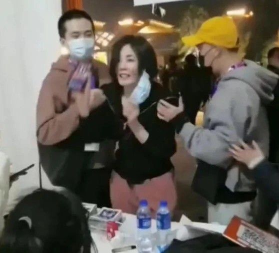 Vương Phi có tình mới ảnh 2 Vuong Phi co tinh moi anh 2