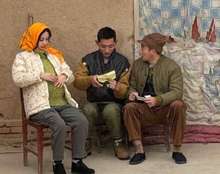 Angelababy mang bau anh 2