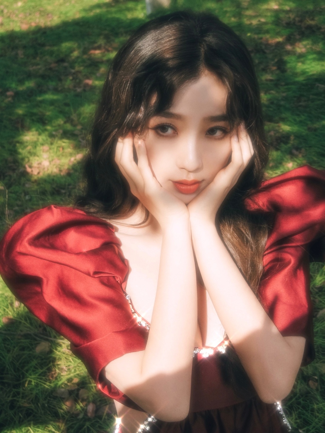 Ngu Thư Hân mẹ nợ tiền ảnh 2 Ngu Thu Han me no tien anh 2