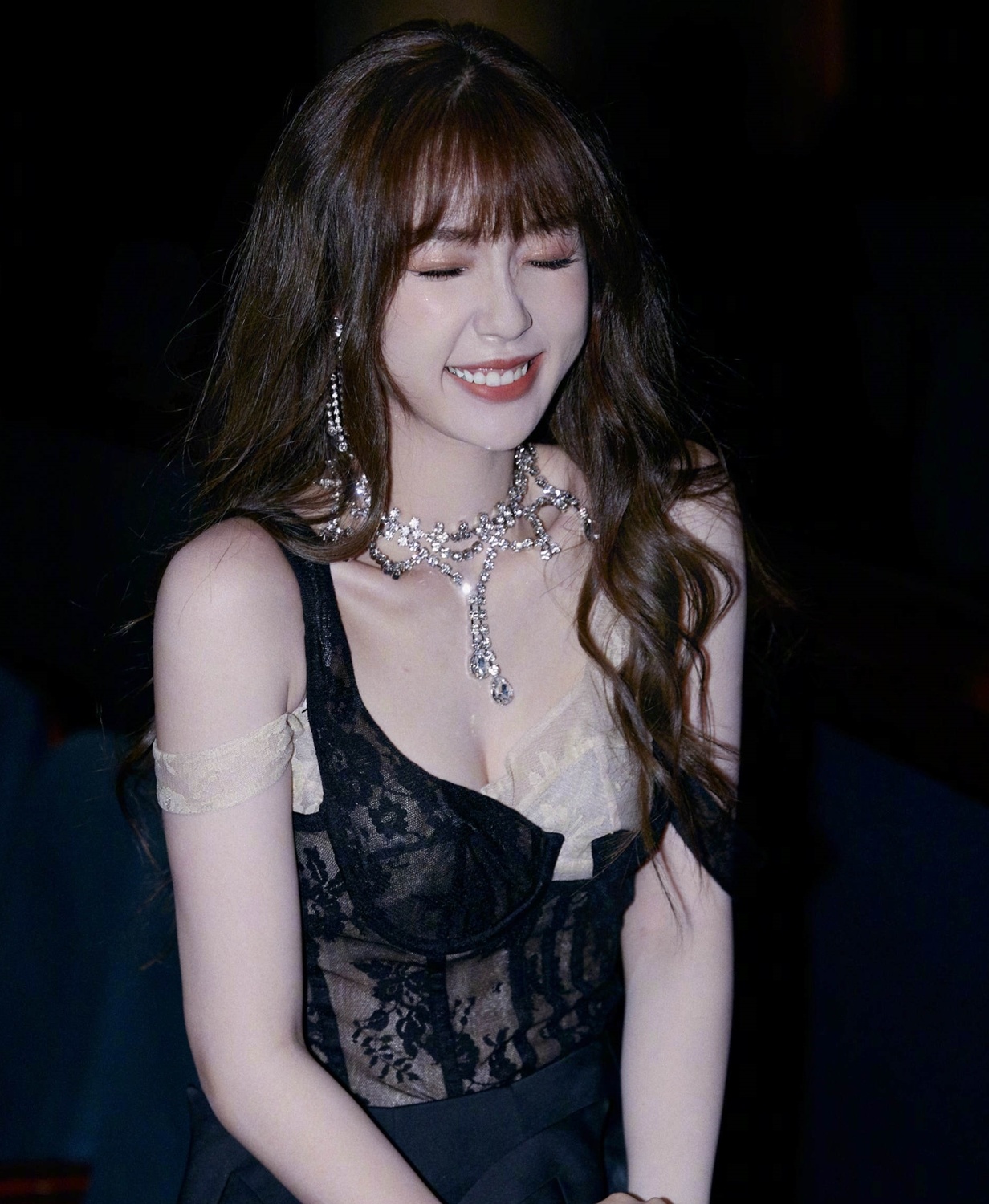 Ngu Thư Hân mẹ nợ tiền ảnh 12 Ngu Thu Han me no tien anh 12