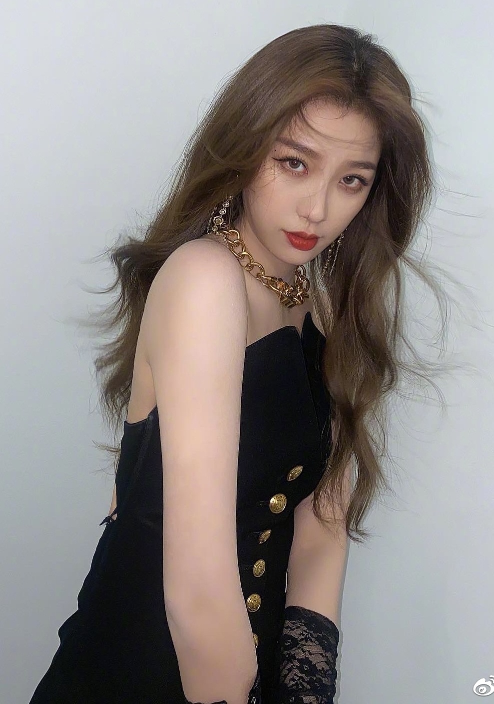 Ngu Thư Hân mẹ nợ tiền ảnh 13 Ngu Thu Han me no tien anh 13