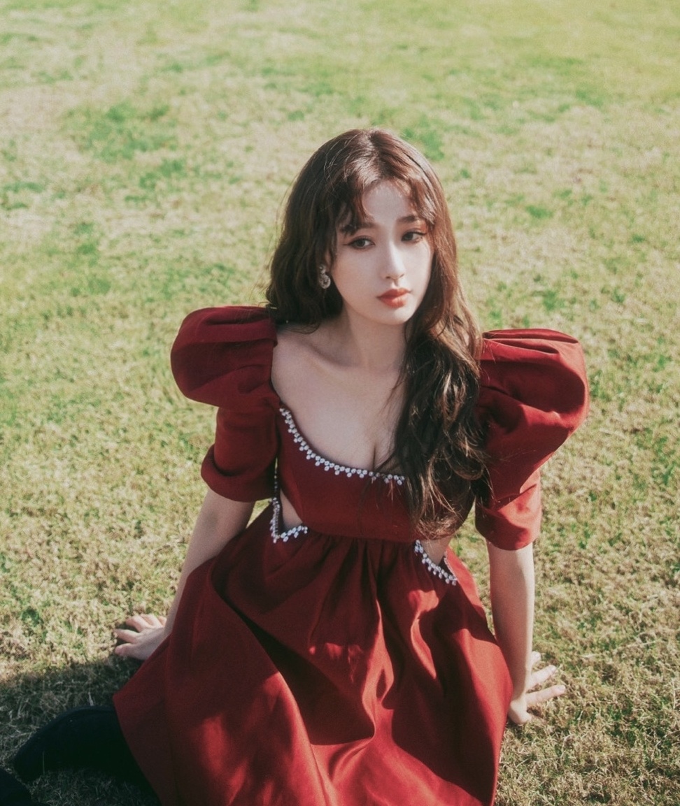 Ngu Thư Hân mẹ nợ tiền ảnh 4 Ngu Thu Han me no tien anh 4