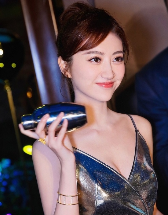 Canh Diem phau thuat tham my hong anh 15