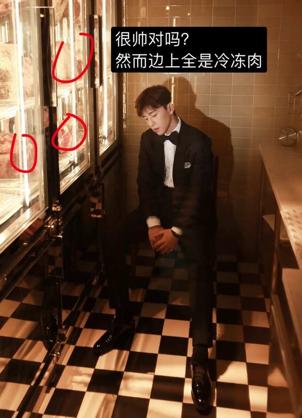 Đặng Luân chụp ảnh bên tủ đông lạnh thịt ảnh 2 Dang Luan chup anh ben tu dong lanh thit anh 2