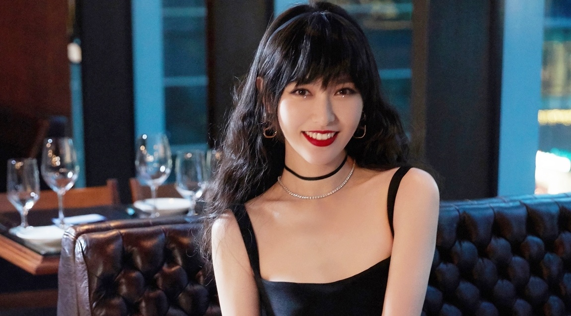 Duong Yen lai bi che phong cach thoi trang hinh anh