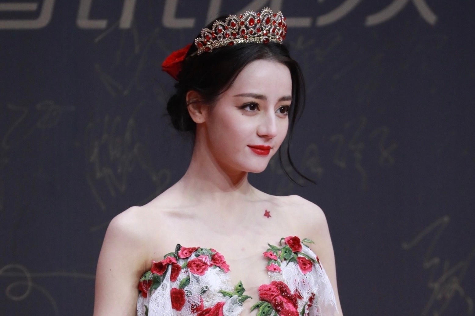 Dich Le Nhiet Ba lan at dan chi tren tham do hinh anh