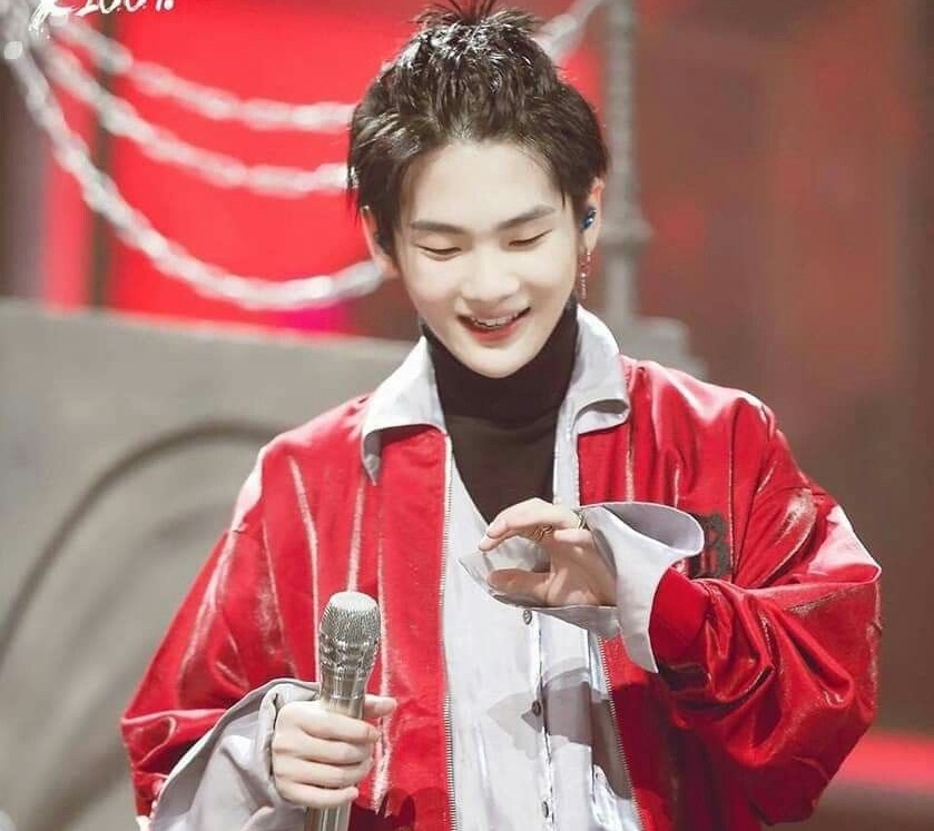 La Chi Tuong ngoai tinh anh 9