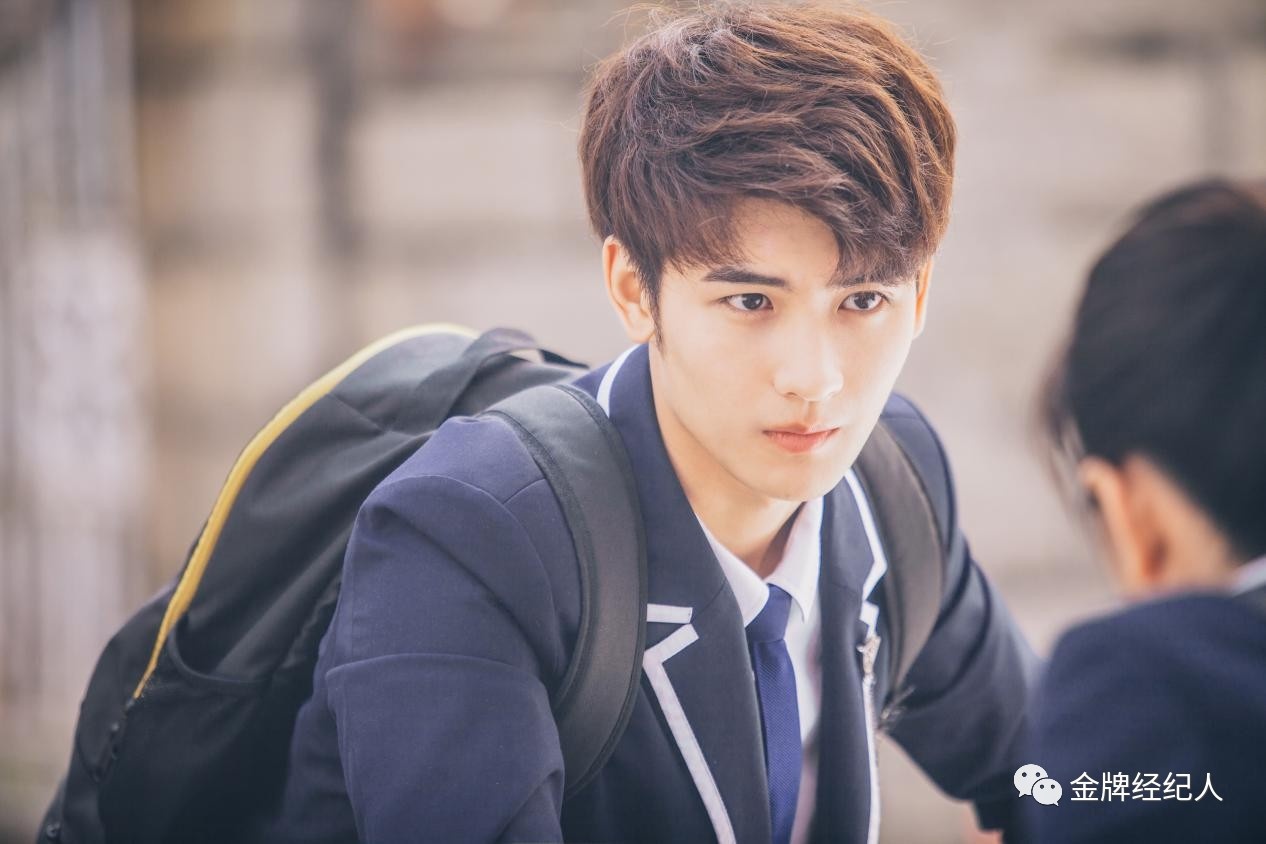 La Chi Tuong ngoai tinh anh 13