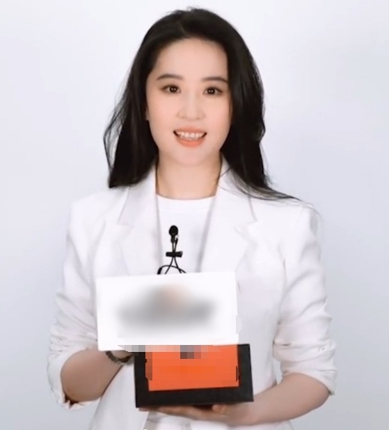 Luu Diec Phi tang can anh 1