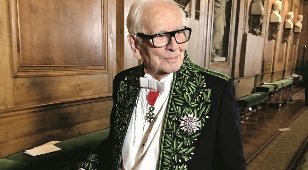 Nha thiet ke huyen thoai Pierre Cardin qua doi hinh anh