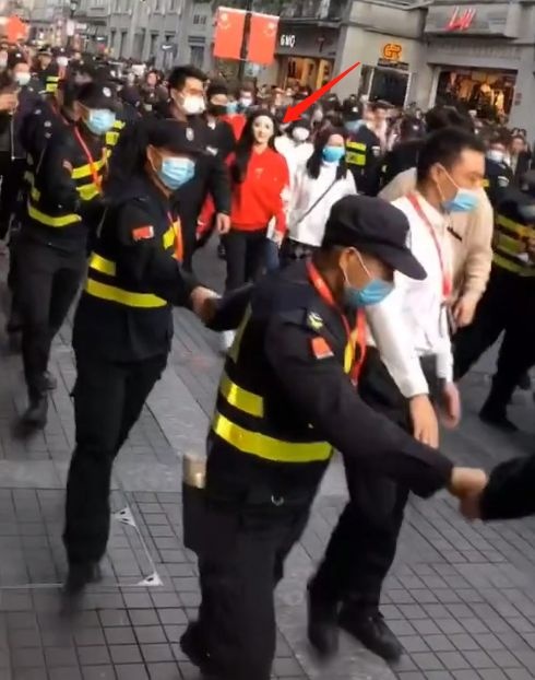 Canh Diem su dung nhieu ve si anh 1