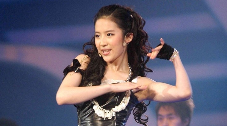 Hinh anh bieu dien nam 19 tuoi cua Luu Diec Phi hinh anh