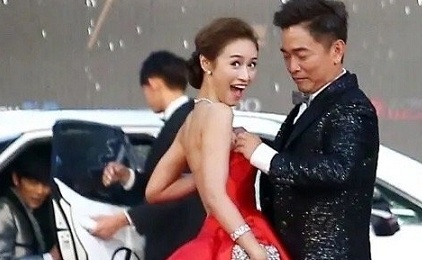 Nam ca si Dai Loan gay tranh cai khi chinh vay cho con gai hinh anh