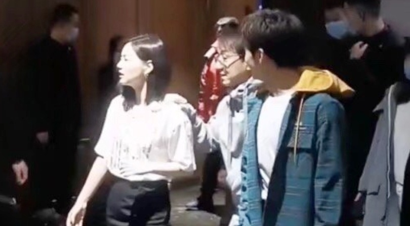 Thanh Long phai can nguoi diu buoc khi den su kien hinh anh