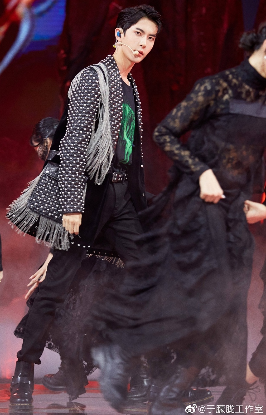 Vu Mong Lung ca ca theo duoi anh sang anh 1