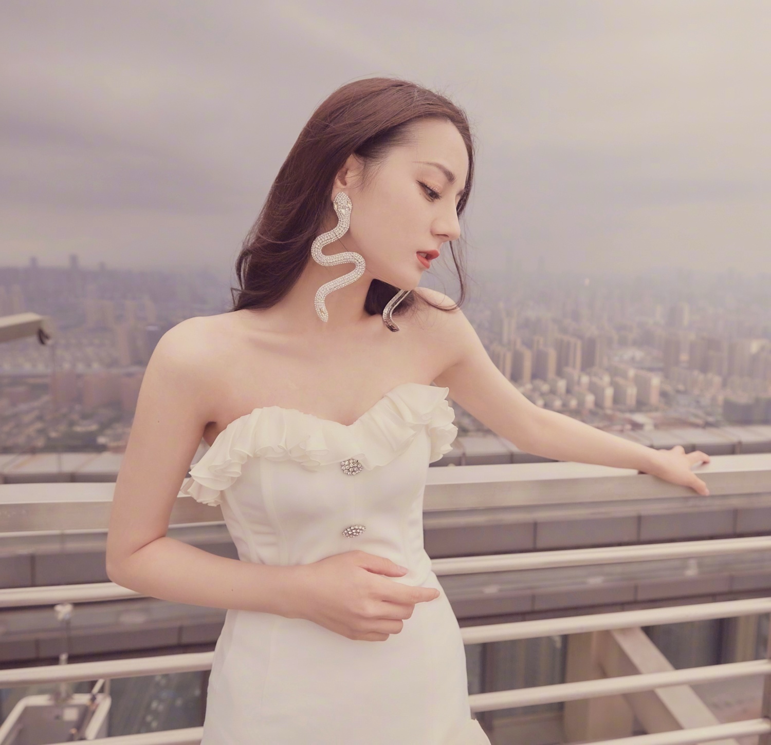 Dich Le Nhiet Ba duoc cau hon anh 1