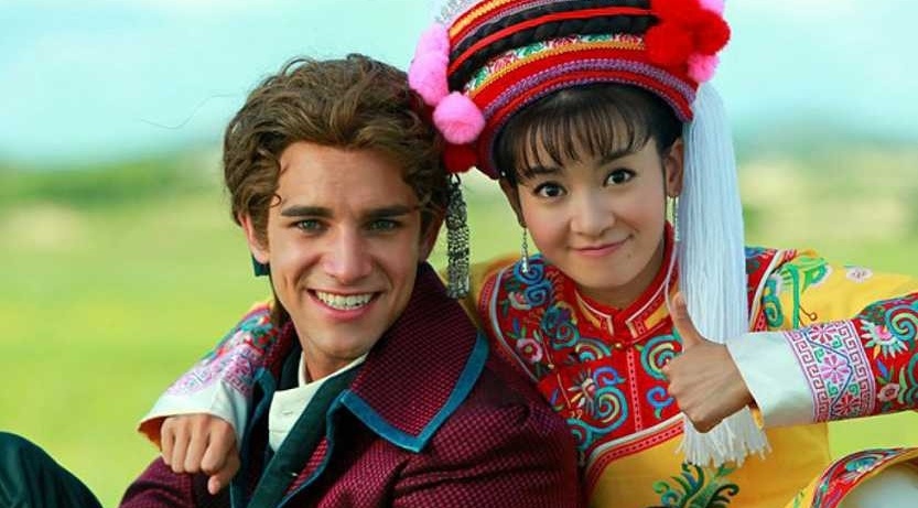Tai tu 'Tan Hoan Chau cach cach' thong bao ket hon voi ban trai hinh anh