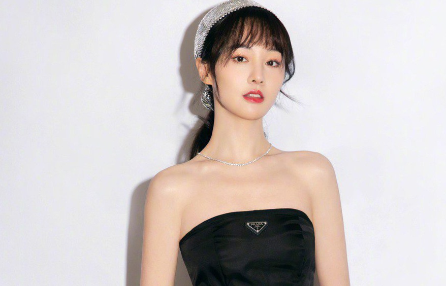 Nhan hang go bo hinh anh Trinh Sang luc nua dem hinh anh