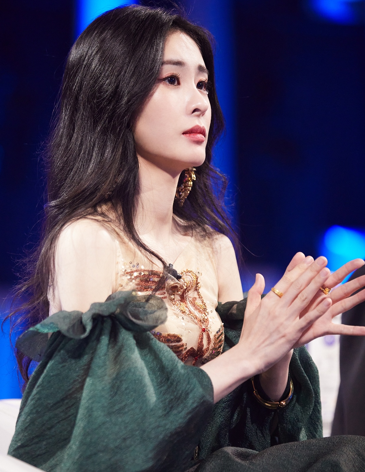 Truong Bich Than co con voi Hoa Than Vu anh 12