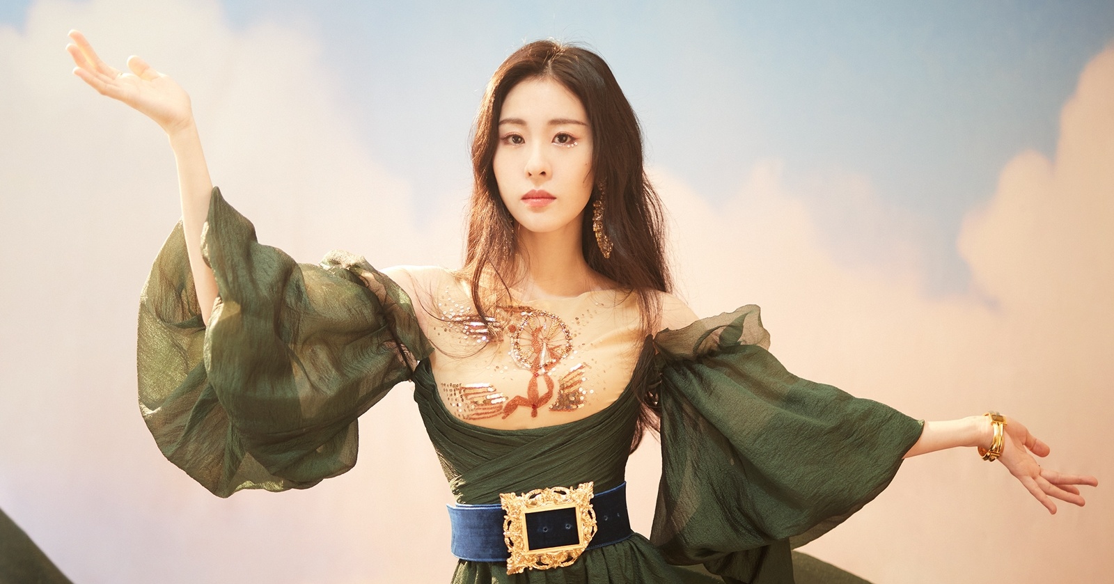 Truong Bich Than co con voi Hoa Than Vu anh 3