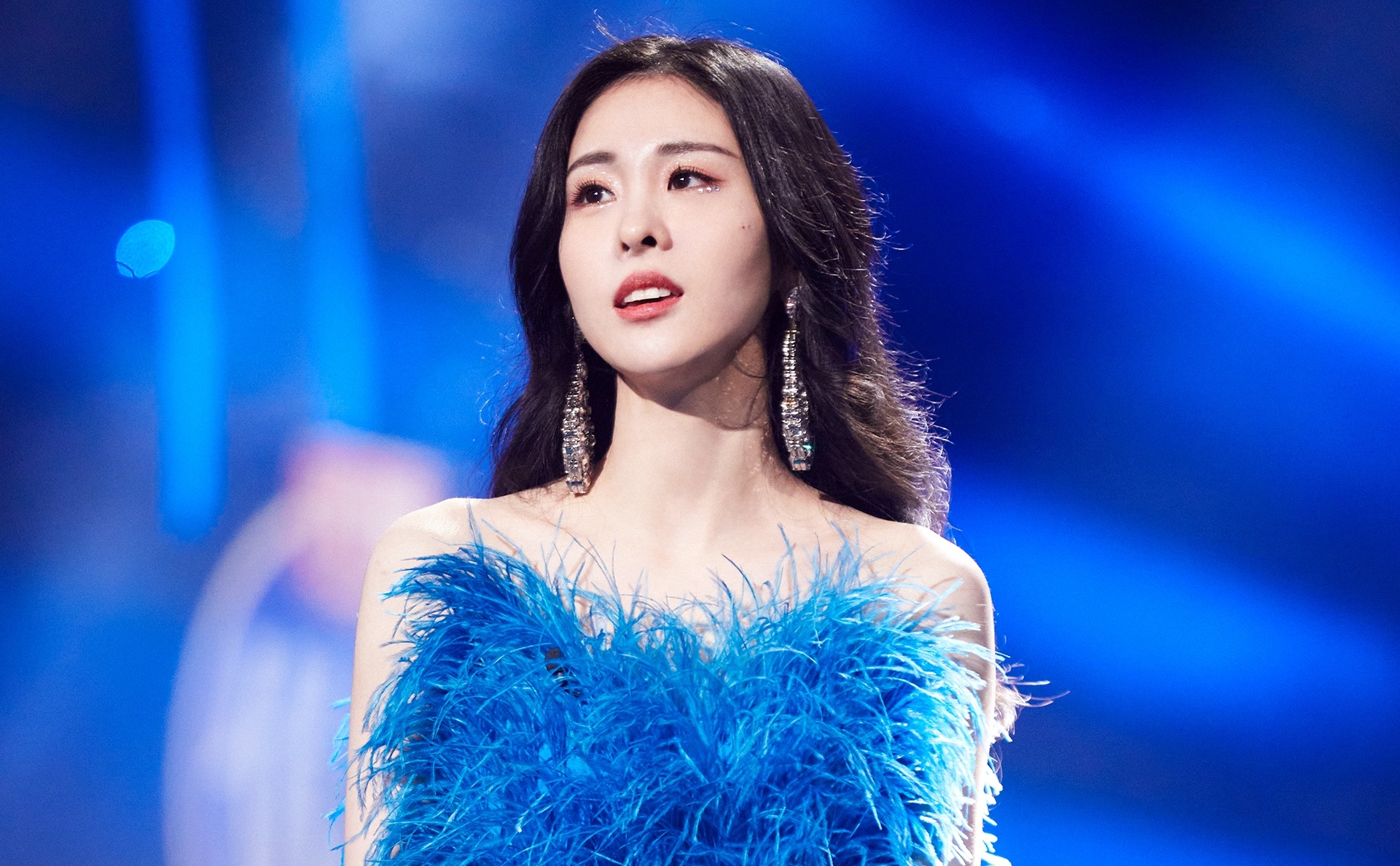 Truong Bich Than co con voi Hoa Than Vu anh 4