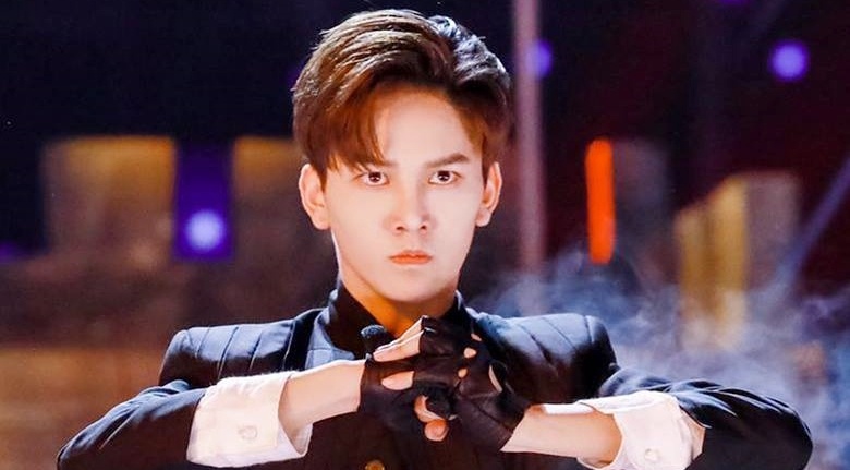 Nam ca si Trung Quoc bi to bon rut tien va hanh hung ban gai hinh anh