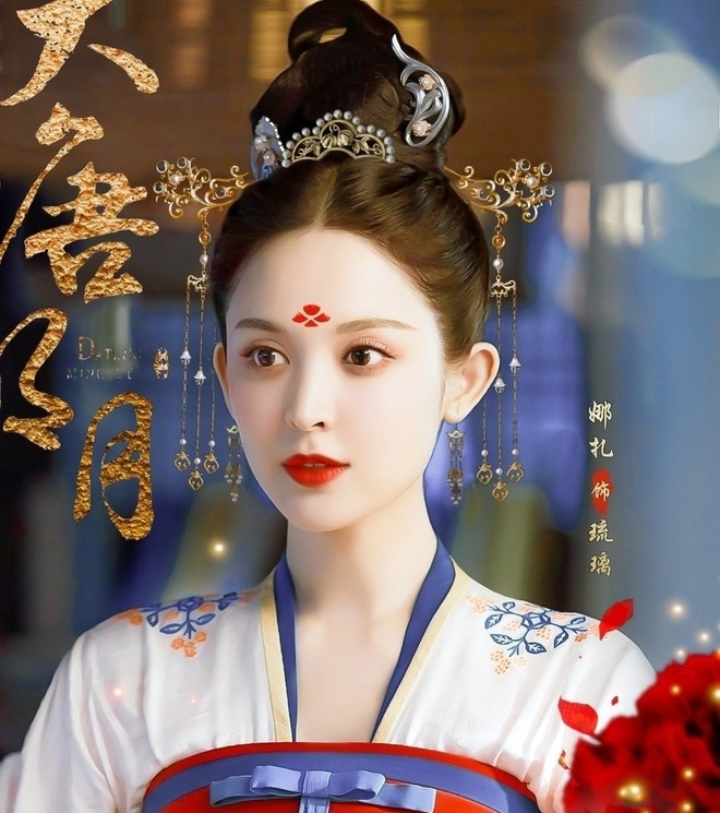 Co Luc Na Trat bi dong cham nguc anh 2