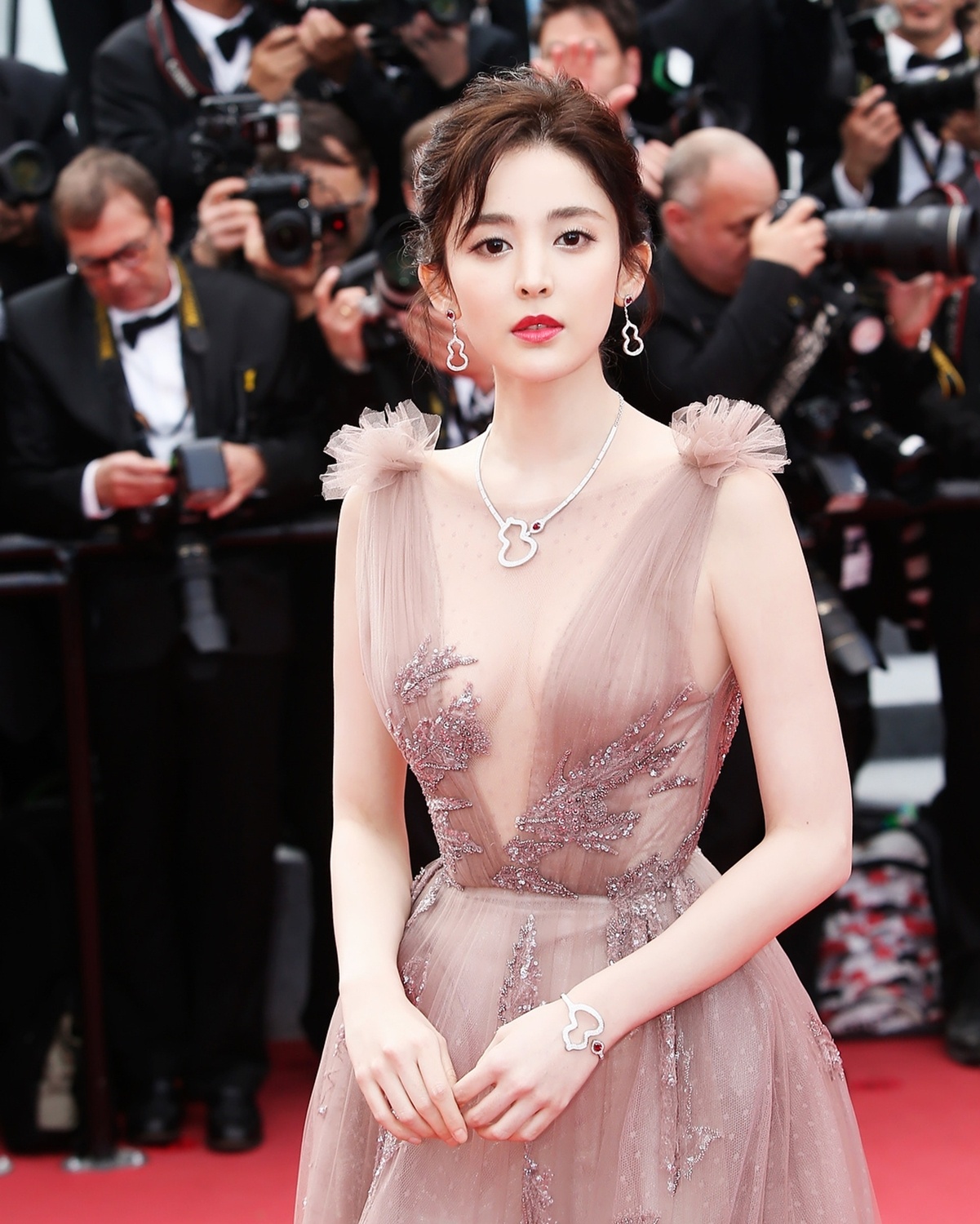 Cổ Lực Na Trát bị động chạm vòng một ảnh 11 Co Luc Na Trat bi dong cham vong mot anh 11