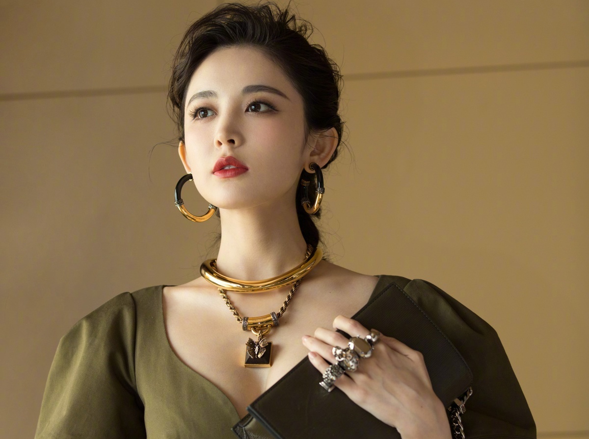 Co Luc Na Trat bi dong cham vong mot anh 18