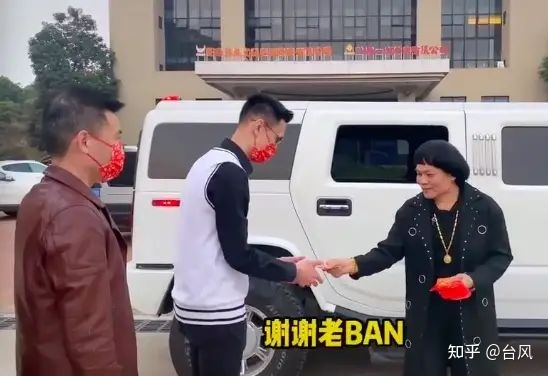 Bát Lưỡng Kim Châu Tinh Trì ảnh 2 Bat Luong Kim Chau Tinh Tri anh 2