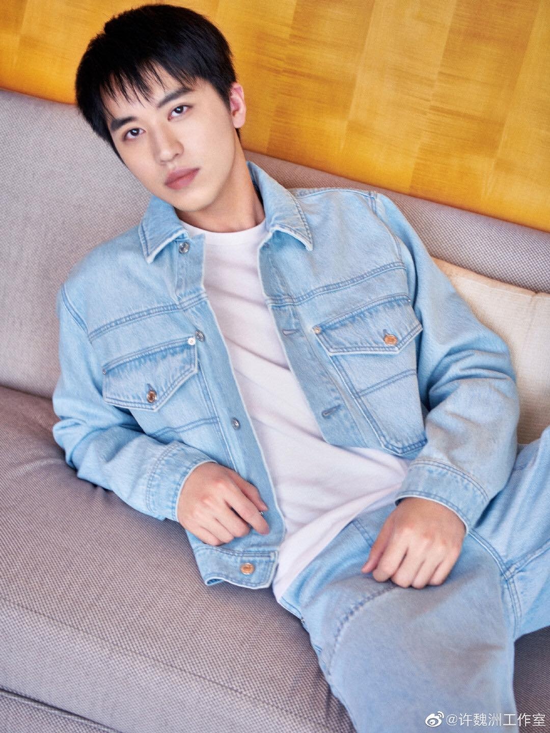 Hứa Ngụy Châu chạm vào ngực Cổ Lực Na Trát ảnh 6 Hua Nguy Chau cham vao nguc Co Luc Na Trat anh 6