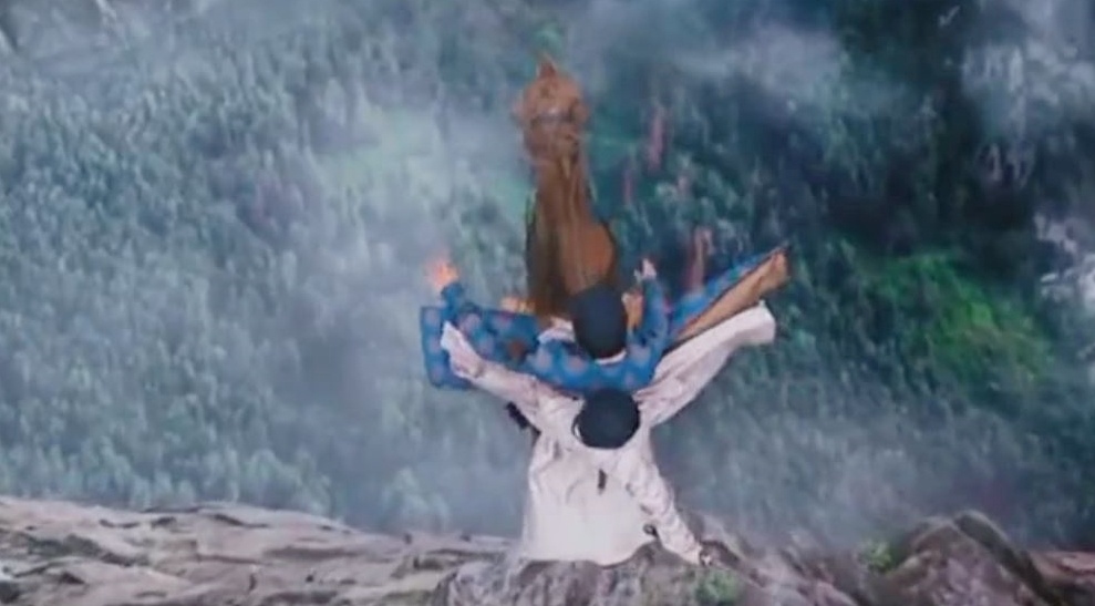 Canh roi xuong vuc trong phim cua Co Luc Na Trat bi che gia hinh anh