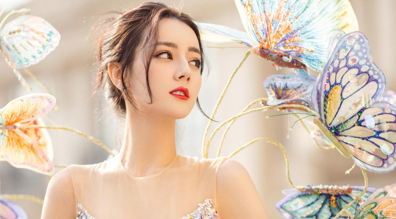 Dich Le Nhiet Ba phu song dip Tet Nguyen dan 2021 hinh anh