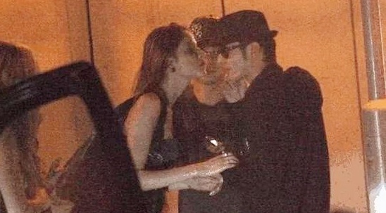 Huynh Hieu Minh bi tung anh di quan bar cung nguoi dep hinh anh