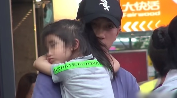 Con gai 7 tuoi cua Duong Mich va Luu Khai Uy hinh anh