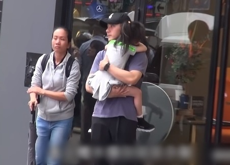 con gai Duong Mich anh 1