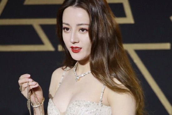 Bien kich Trung Quoc chi muon Dich Le Nhiet Ba dong vai nguoi hau hinh anh