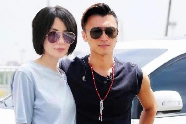 Ta Dinh Phong qua dem o nha Vuong Phi hinh anh