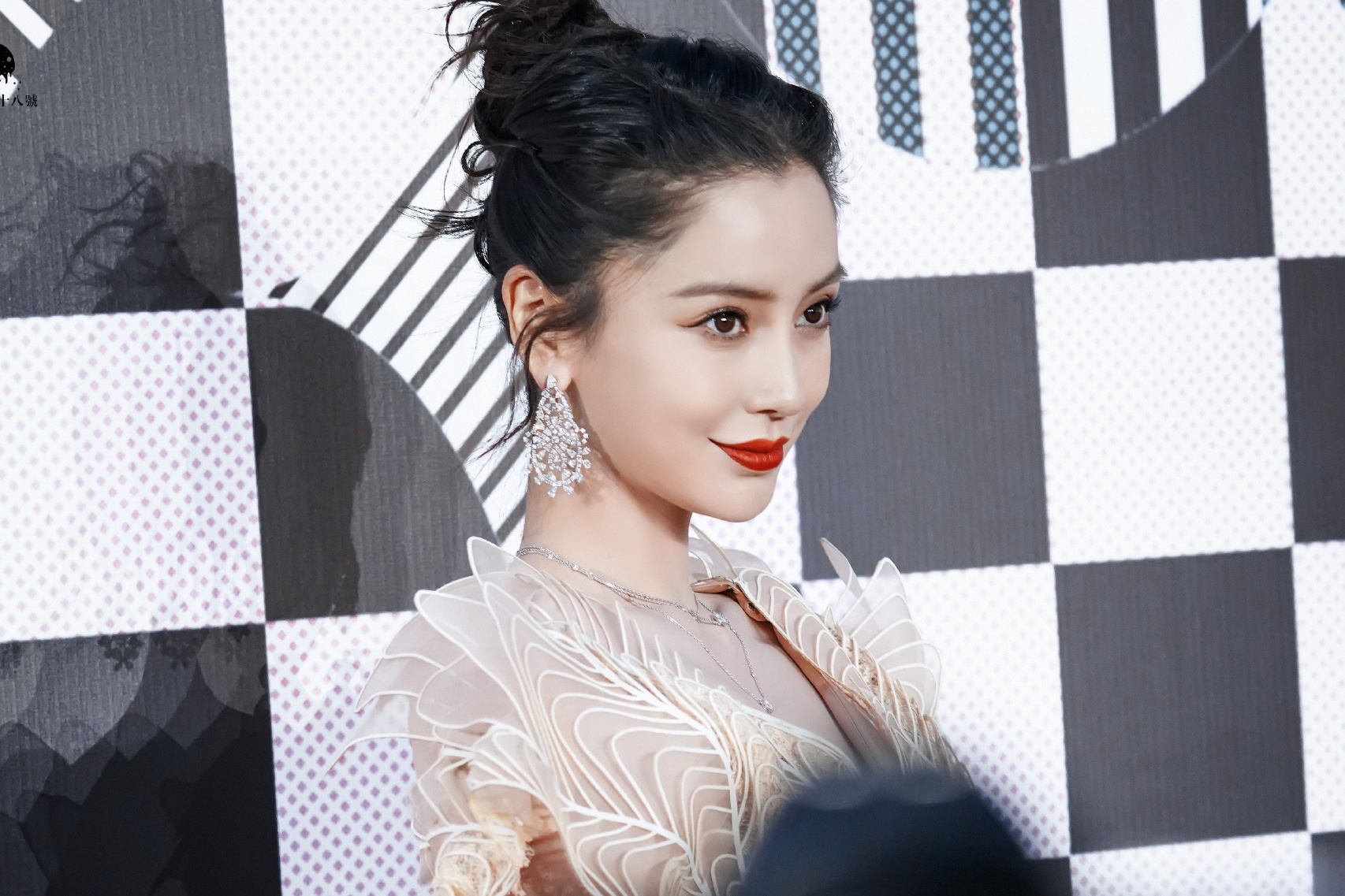 Angelababy xuat hien sau khi bi che dien xuat kem hinh anh