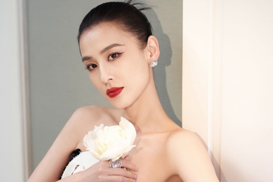 Nghe si Hoa ngu bi tay chay khi quang cao san pham kem chat luong hinh anh