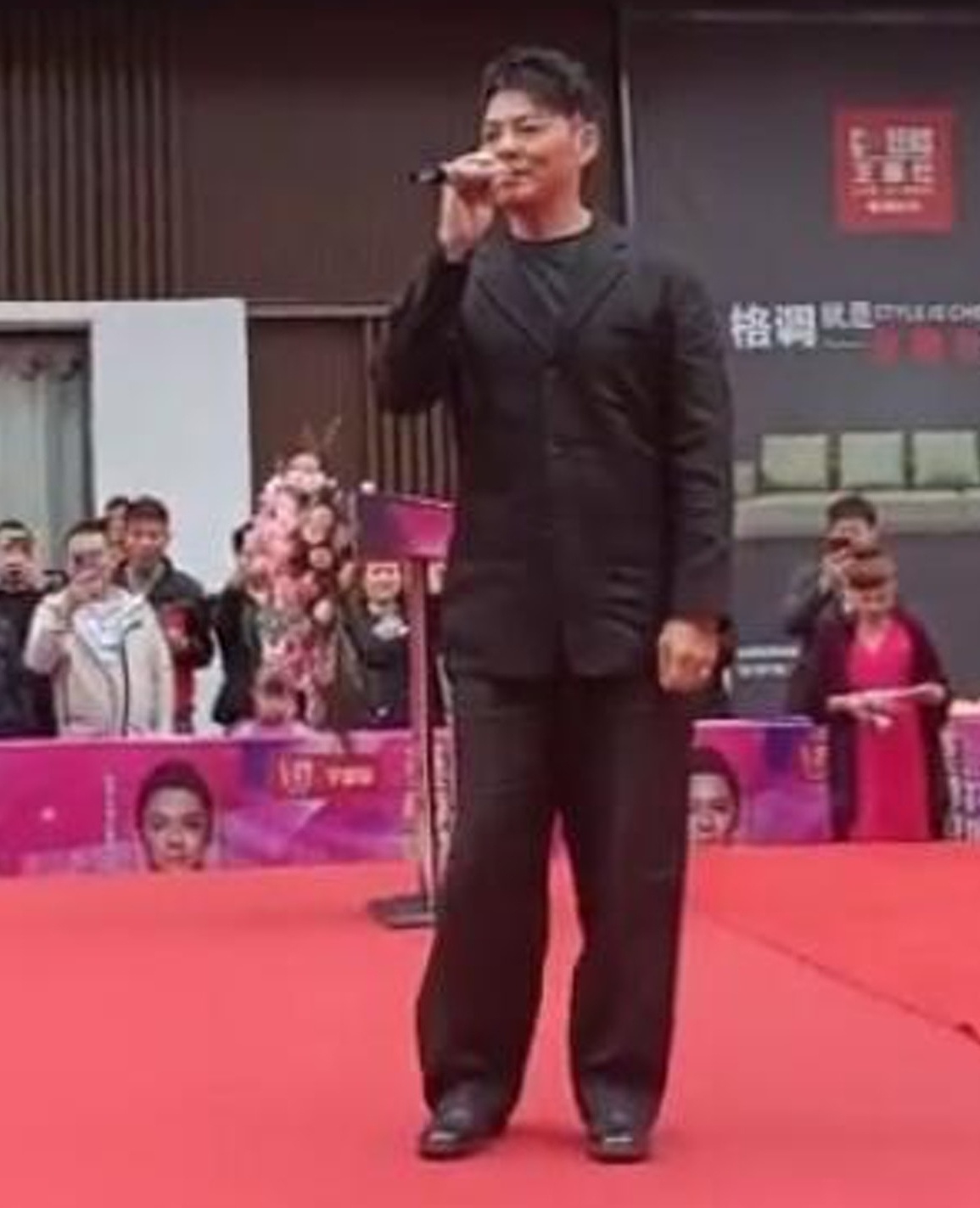 Mac Thieu Thong anh 1