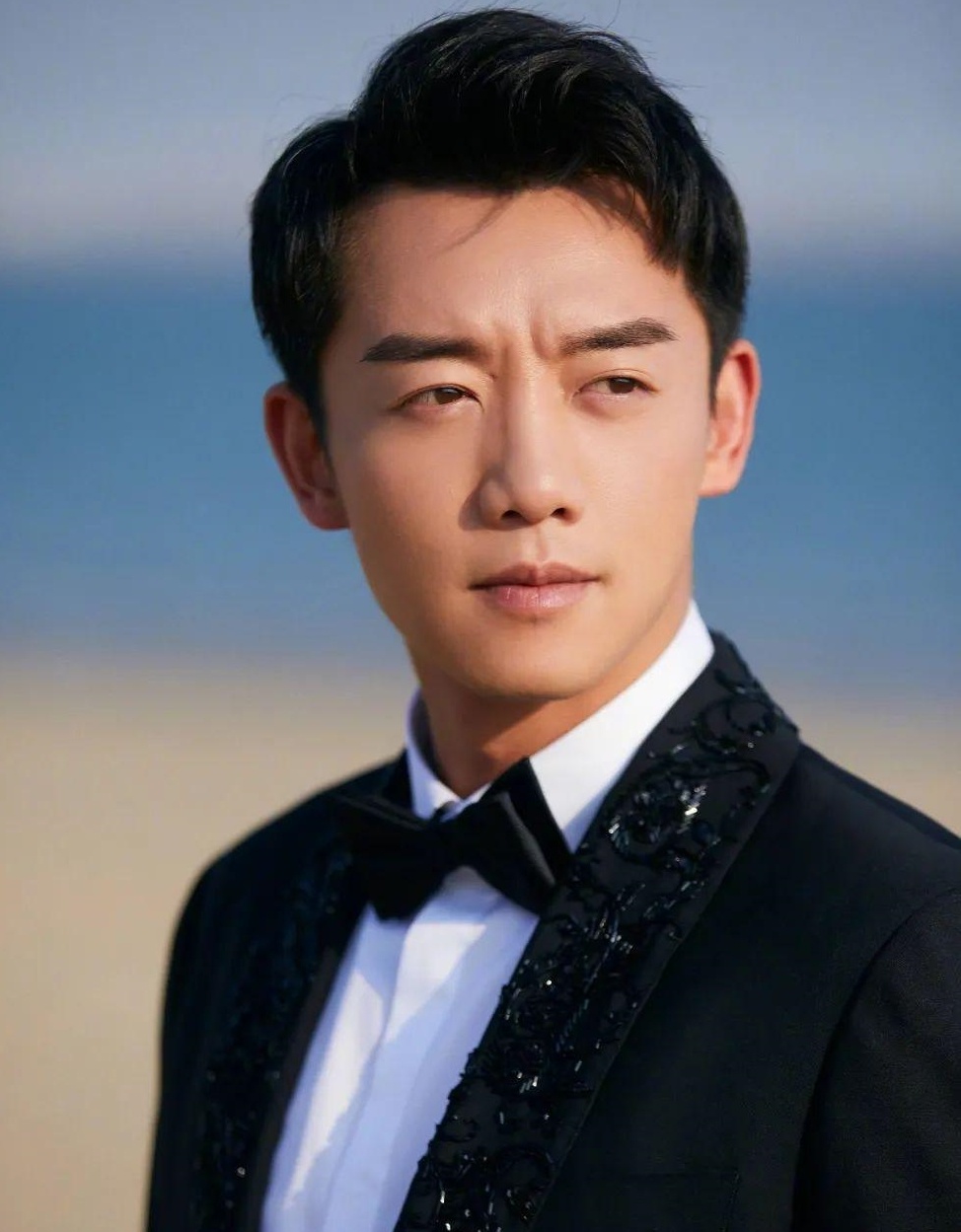 Luu Thi Thi quang cao san pham gay rung toc anh 3