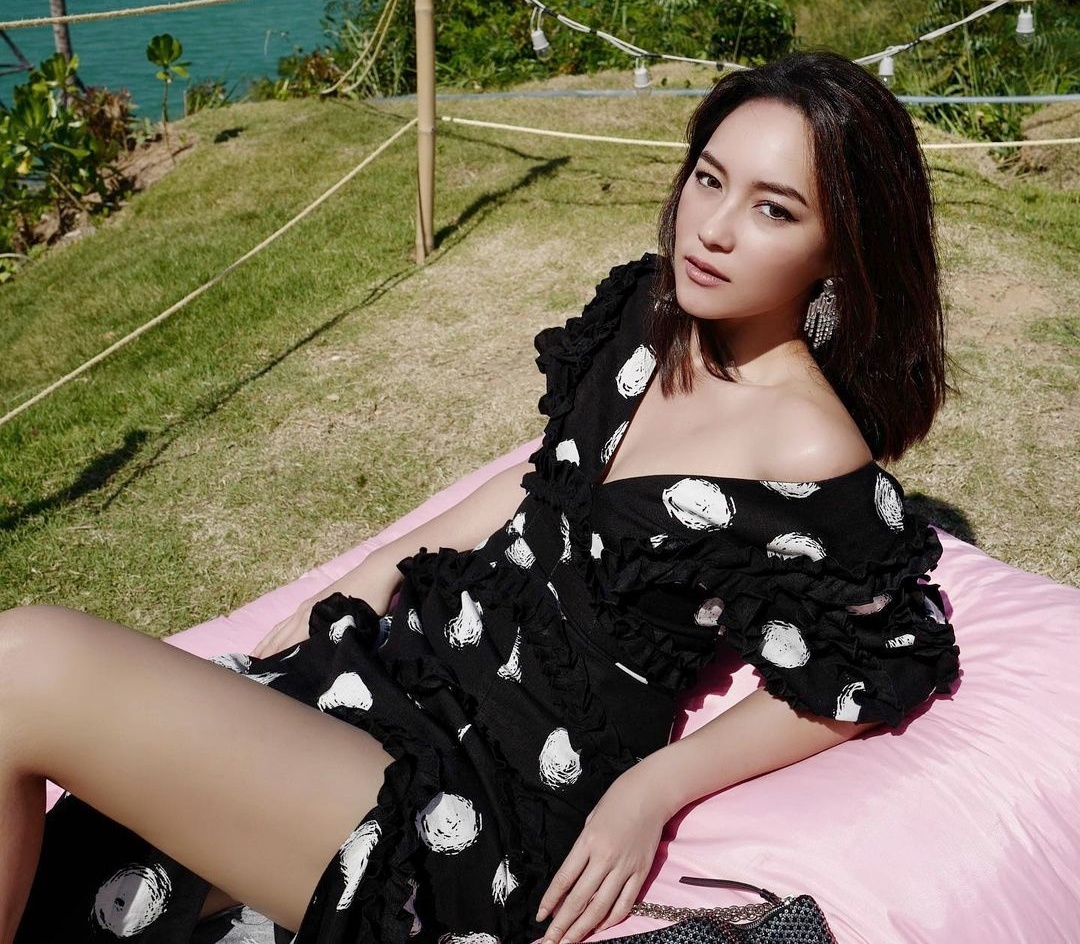 Bee Namthip giat chong anh 2